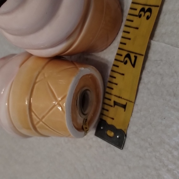 Ceramic icecream salt pepper shakers - Picture 5 of 5